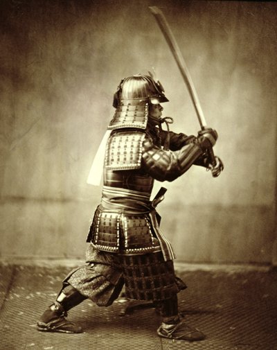 Samurai mit erhobenem Schwert, ca. 1860 von Felice Beato