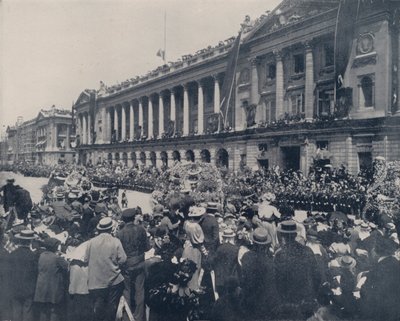 Paris: Wagen beladen mit Kränzen von French Photographer