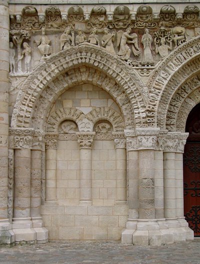 Portal von den Westfassaden von French School