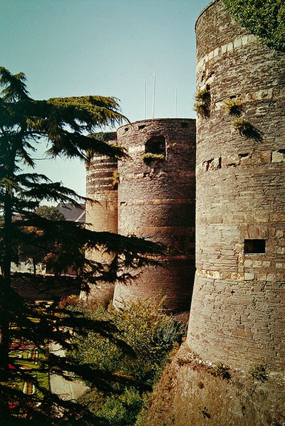 Das Schloss von Angers, fertiggestellt 1238 von French School