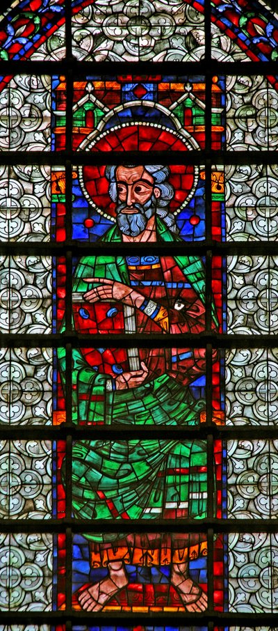 Fenster w109 mit Darstellung eines Apostels von French School