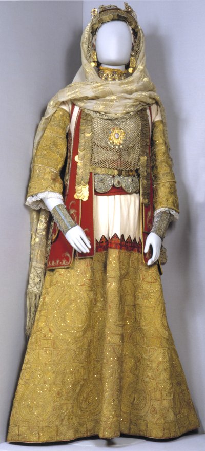 Goldene Brauttracht aus Attiki von Greek School