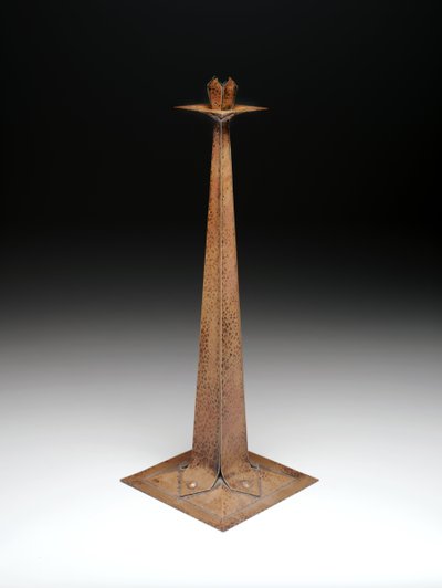 Kerzenhalter, ca. 1907 (Kupfer) von Gustav Stickley