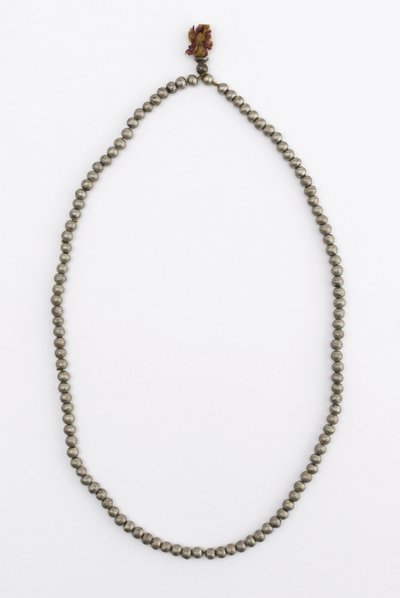 Kette aus kleinen Perlen von Indian School