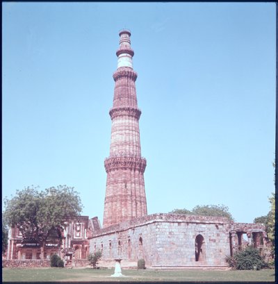 Qutab Minar, erbaut 1193-1230 von Islamic School