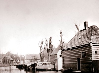 Häuser am Kanal, Broek, Niederlande, 1898 von James Batkin