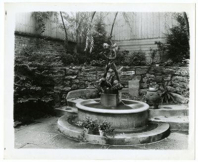 Gartenbrunnen, ca. 1905-40 von Jessie Tarbox Beals