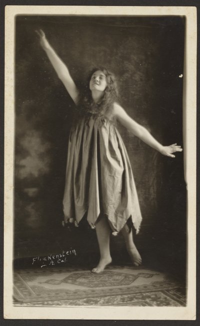 Grace Carberry als Die Sonne von Louis Fleckenstein