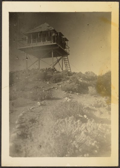 [Wachturm in Landschaft] von Louis Fleckenstein