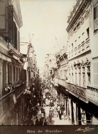 Eine Straße in Ouvidor, Brasilien von Marc Ferrez