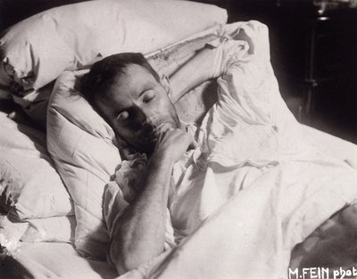 Egon Schiele auf seinem Sterbebett, 1918 von Martha Fein