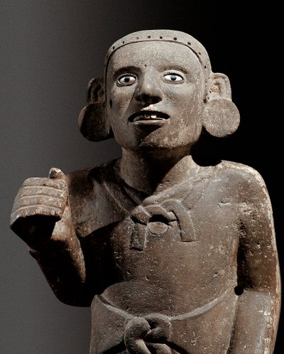 Präkolumbische Zivilisation: Skulptur eines aztekischen Priesters von Pre Columbian