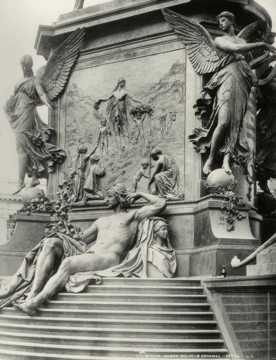 Berlin, Denkmal Kaiser Wilhelm I., Sockel von Reinhold Begas