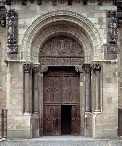 Südportal der Basilika von Romanesque