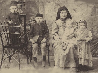 Kasan-Tatar-Familie, ca. 1900 von Russian Photographer