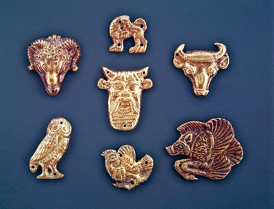 Kleidungsornamentplatten mit griechischem Einfluss (Gold) von Scythian