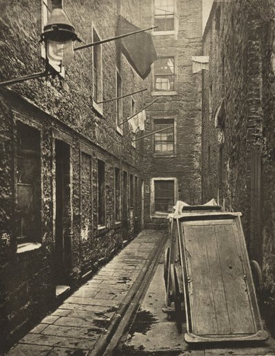 Close No. 136 Saltmarket, 1868 von Thomas Annan