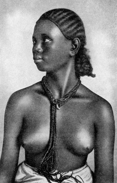 Ein Mädchen des Tigre-Volkes, Afrika, 1922 von Unbekannt