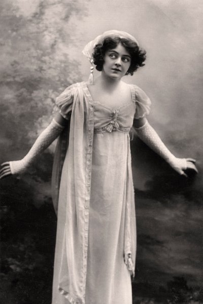 Adrienne Augarde 1882-1913, englische Schauspielerin, 1907 von Unbekannt