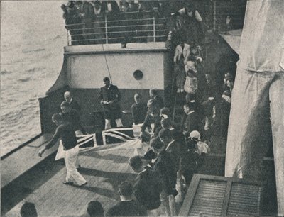 Den Körper an Deck bringen, um 1900 von Unbekannt