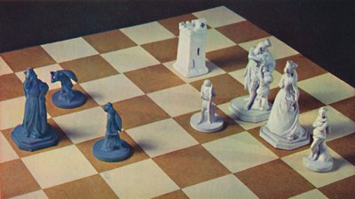 Schachfiguren des 18. Jahrhunderts aus blau-weißem Steingut, 1948 von Unbekannt