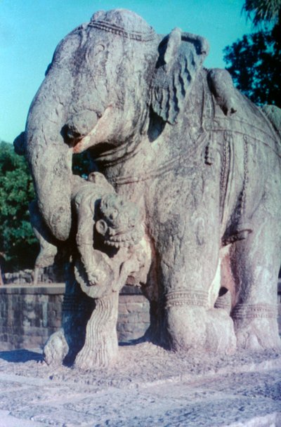 Elefantenskulptur, Khajuraho, Indien, um 950-1050, 20. Jahrhundert von Unbekannt