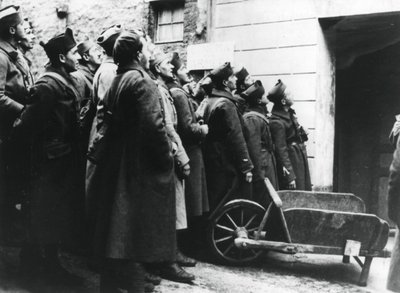 Französische Soldaten in einem Armeekino, Frankreich, 1940 von Unbekannt