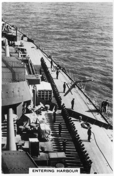 HMS Nelson läuft in den Hafen von Portsmouth ein, 1937 von Unbekannt