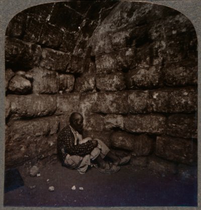 Innenraum des Lazarus-Grabes, um 1900 von Unbekannt