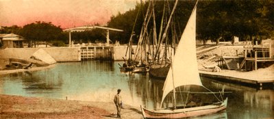 Ismailia - Das Schleusentor abwärts, c1918-c1939 von Unbekannt