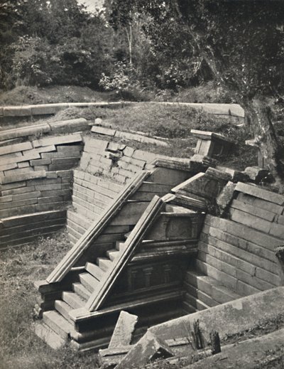 Kuttam Pokuma Die zwei Badeteiche Anuradhapura, 1926 von Unbekannt