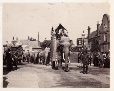 Parade der Elefanten, um 1905 von Unbekannt