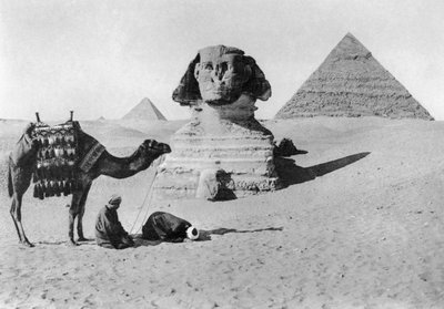 Gebet vor einer Sphinx, Kairo, Ägypten von Unbekannt