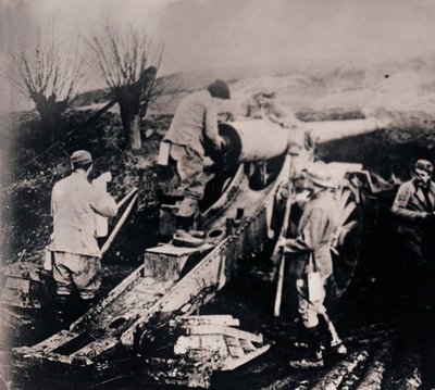 Soldaten mit schwerer Artillerie von Unbekannt