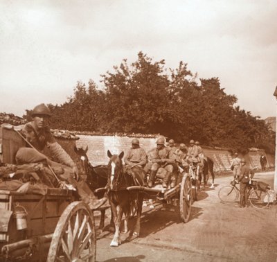 Truppen in pferdegezogenen Wagen, Raux, Frankreich von Unbekannt