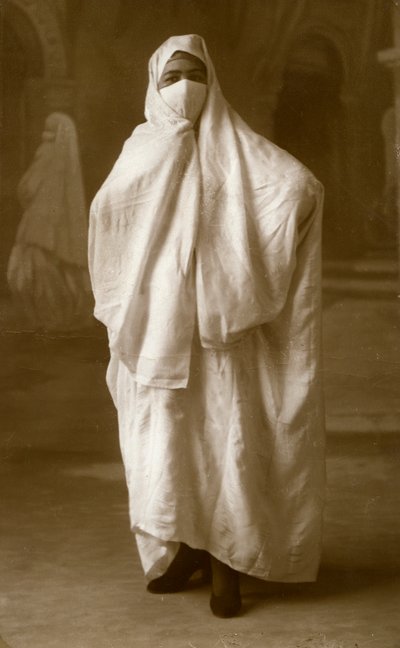 Verschleierte Frau, Algier, Algerien, 1943 von Unbekannt