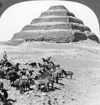 Die Pyramide von Sakkara, Ägypten, 1905 von Underwood and Underwood