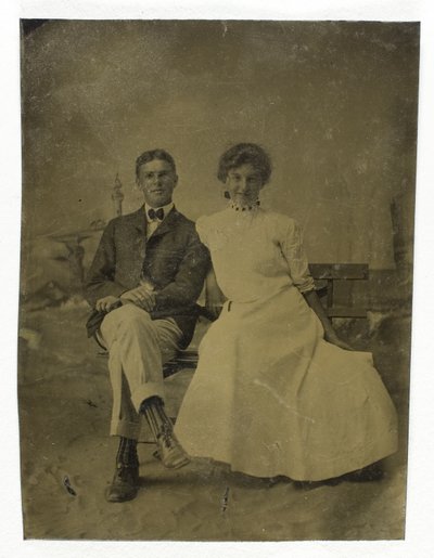 Ohne Titel (Porträt eines sitzenden Mannes und einer Frau) von Unknown