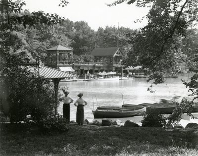 Bootshaus im Central Park, ca. 1910-21 von William Davis Hassler