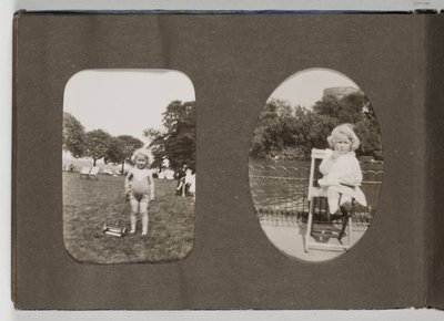 Ein Familien-Schnappschussalbum aus dem 20. Jahrhundert von Frederick (attr. to) Barnard