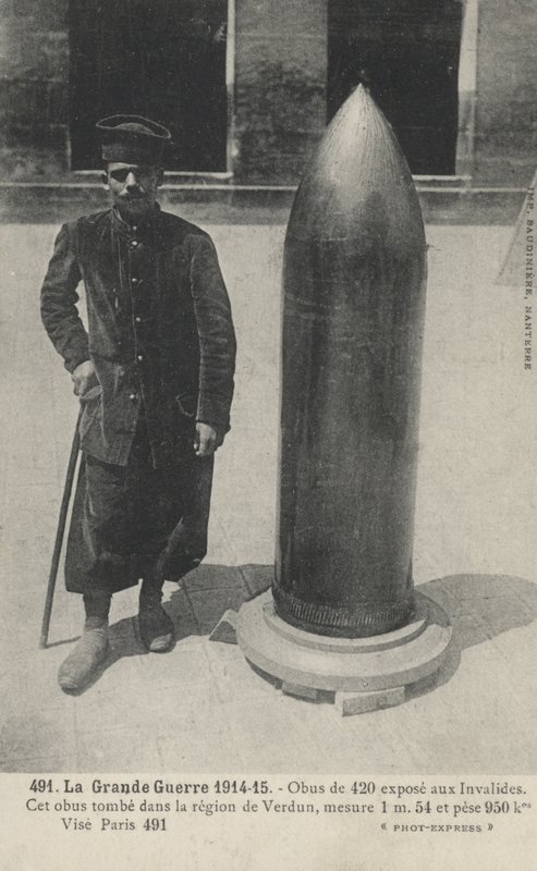 Erster Weltkrieg Bombe und verletzter Soldat von French Photographer