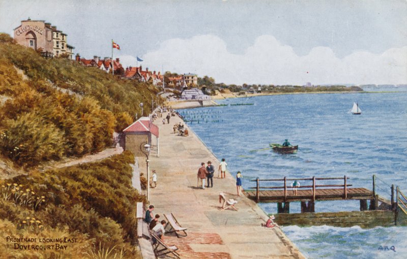 Promenade mit Blick nach Osten, Dovercourt Bay von Alfred Robert Quinton