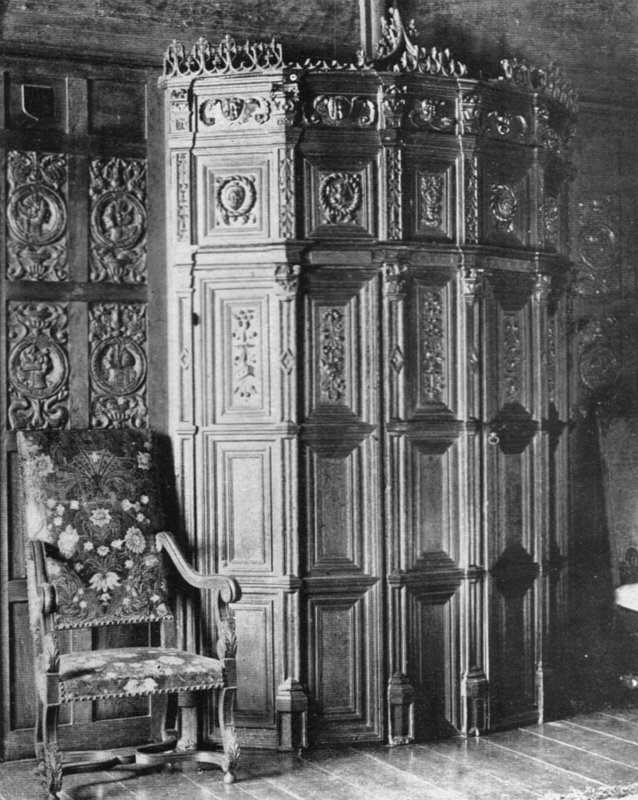 Schnitzerei in der Halle von Charles Latham