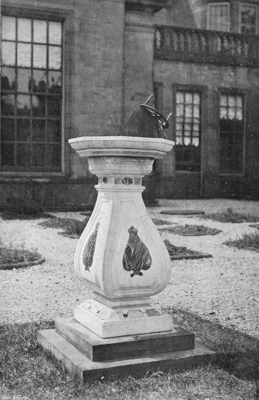 In Marmor geschnitten von Charles Latham