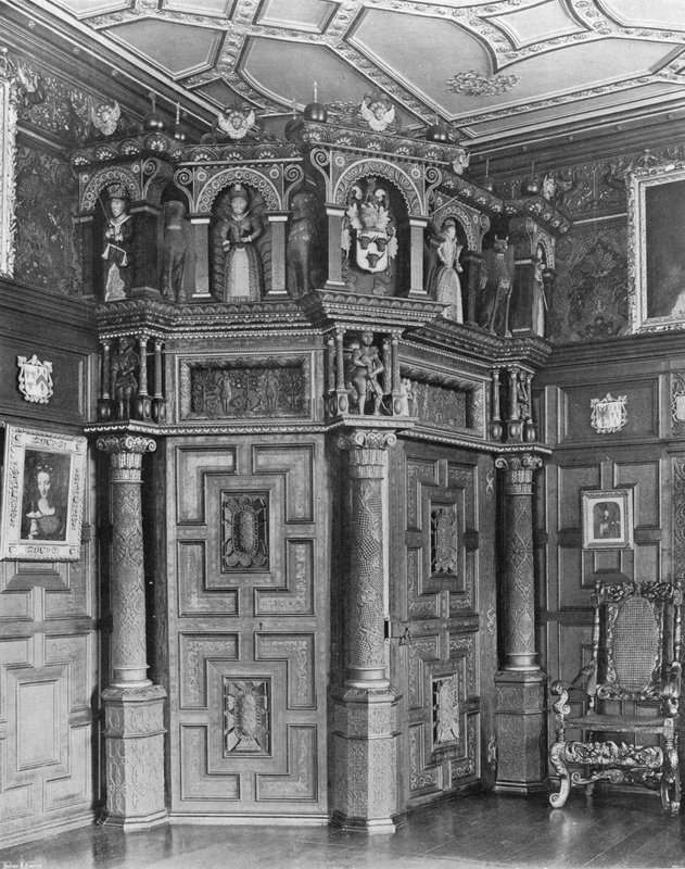Die Eck-Tür im Wohnzimmer von Charles Latham