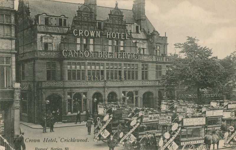 Crown Hotel, Cricklewood von English Photographer