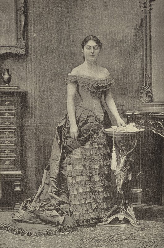 Ihre Majestät die Königin von Serbien von English Photographer