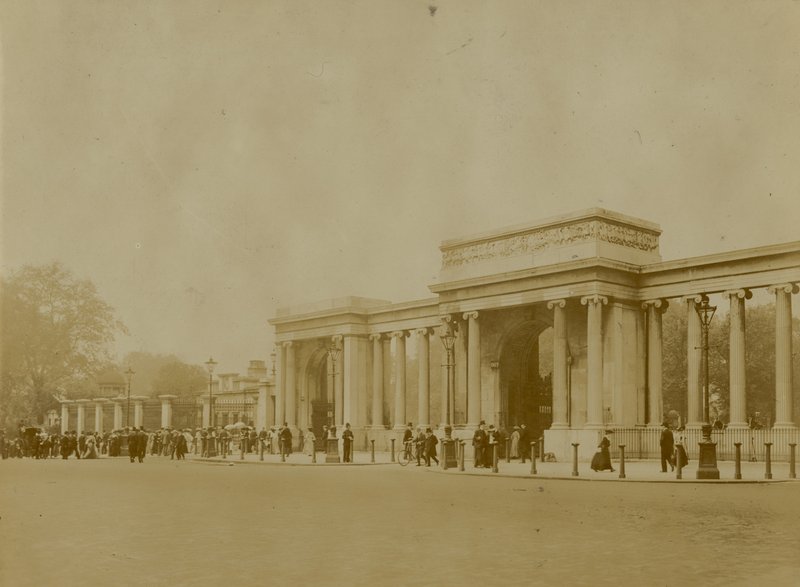 Hyde Park Corner, London von English Photographer