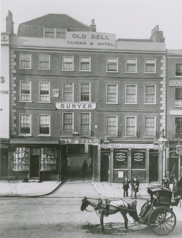 Old Bell Tavern und Hotel, London von English Photographer