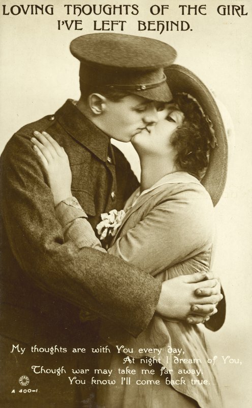 Soldat küsst ein Mädchen von English Photographer